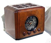 Старинный деревянный ламповый радиоприемник Зенит