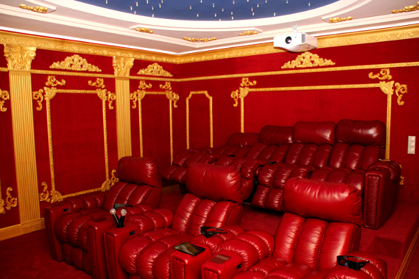 Персональный кинозал в стиле барокко от компании Neocinema