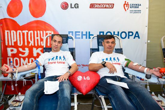 Константин Цзю и Глеб Гальперин поддержали юбилейный День донора LG и «Эльдорадо»