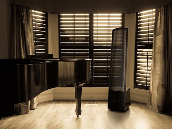 Martin Logan Montis