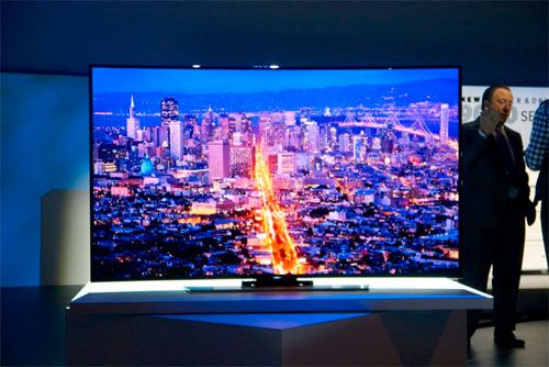  bending 105-inch 4K TV Samsung 