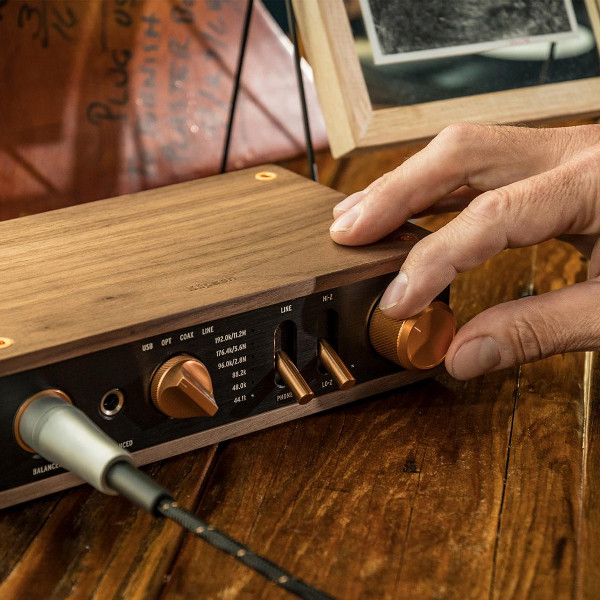 /   Klipsch Heritage Headphone Amplifier