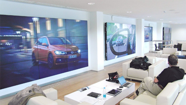Три видеостены для салона Volkswagen