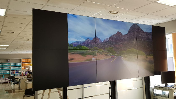 видеостена 2x3 из профессиональных LCD-панелей EliteBoard в Центре мониторинга Мелстон-Сервис