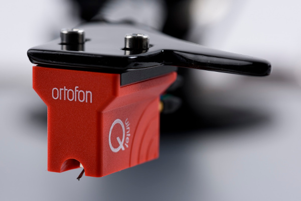  MC-звукознімач Ortofon Quintet Red встановлюється на Classic Evo в стандартній комплектації