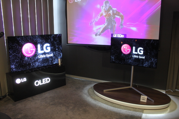 Компания LG Electronics представила свои NanoCell 8K и OLED телевизоры, а также UltraGear мониторы в игровым лаунже INVASION Universe.