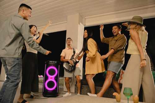 JBL PartyBox 710: яркий звук - громкая вечеринка