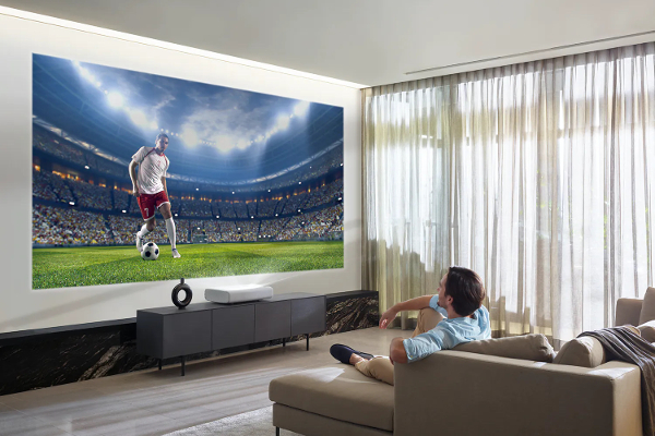 Атмосфера стадиона в вашем доме с интерьерным проектором Samsung The Premiere