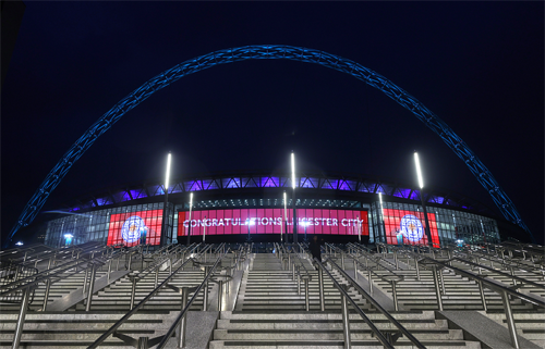 Новый яркий светодиодный дисплей LG на лондонском стадионе «Уэмбли» приветствует своих зрителей