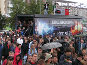 чтобы попасть вовнутрь BIG BOOM, нужно было отстоять в очереди